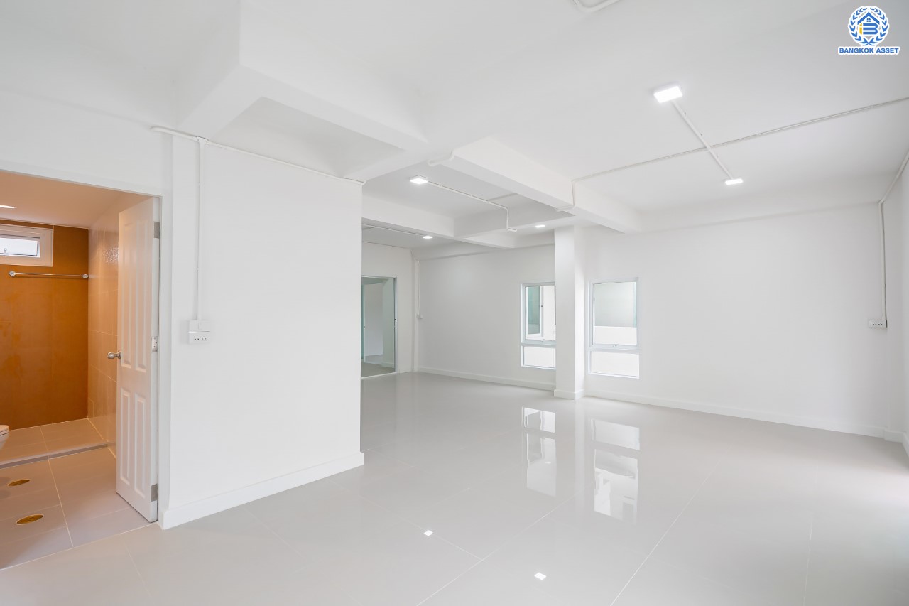 บ้านมือสองตกแต่งใหม่ ม.สินวงศ์ ดอนเมือง บ้านเดี่ยว เนื้อที่ 50 ตร.ว. ฟังก์ชัน 3 ห้องนอน 2 ห้องน้ำ จอดรถได้ 2 คัน บนทำเลดีที่สุด ใกล้สนามบินดอนเมือง ทางด่วน "ศรีสมาน" และรถไฟฟ้าสายสีแดง "สถานีดอนเมือง"